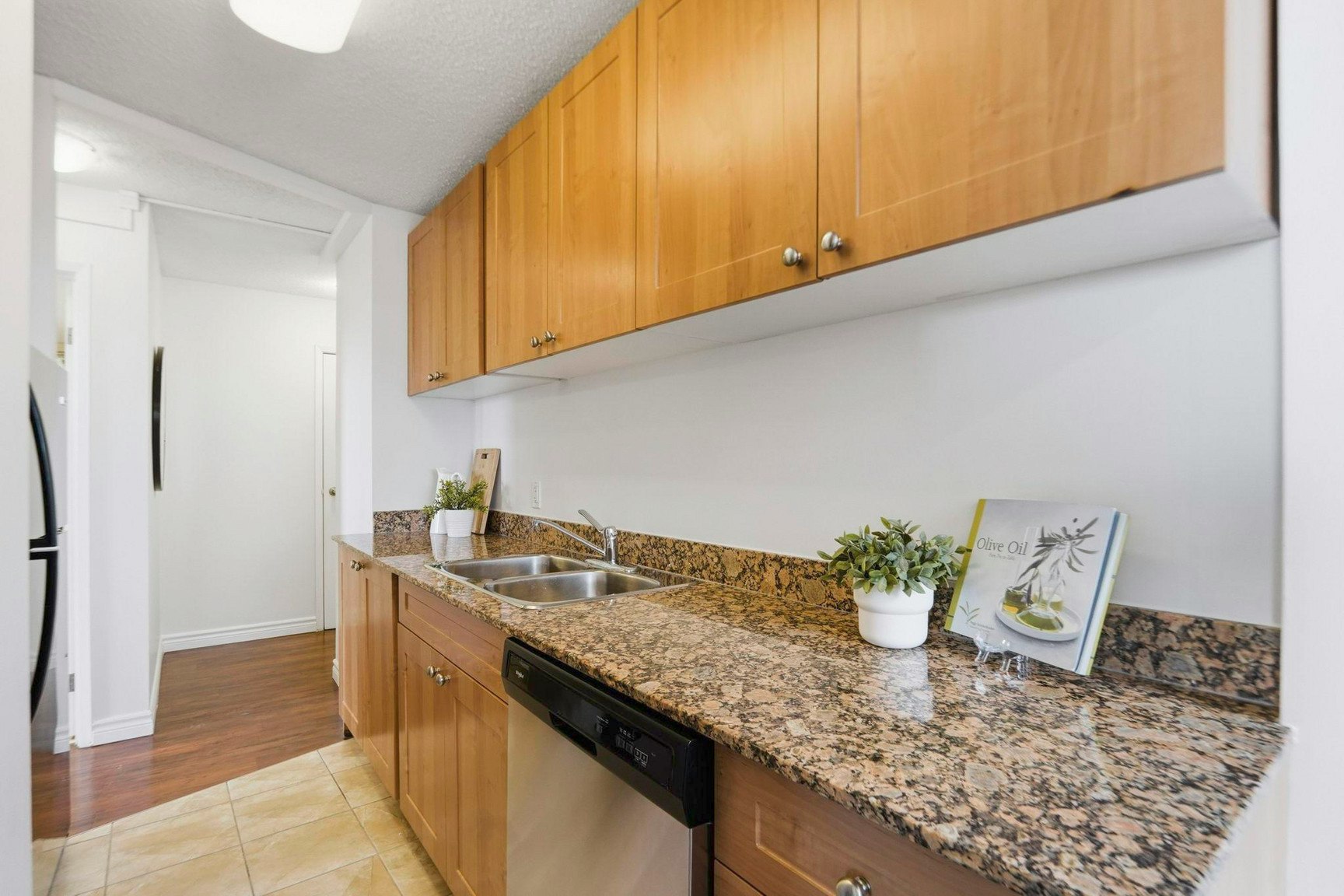 M00E-605 13 Avenue Southwest, Calgary, AB, T2R 0K6 - 10