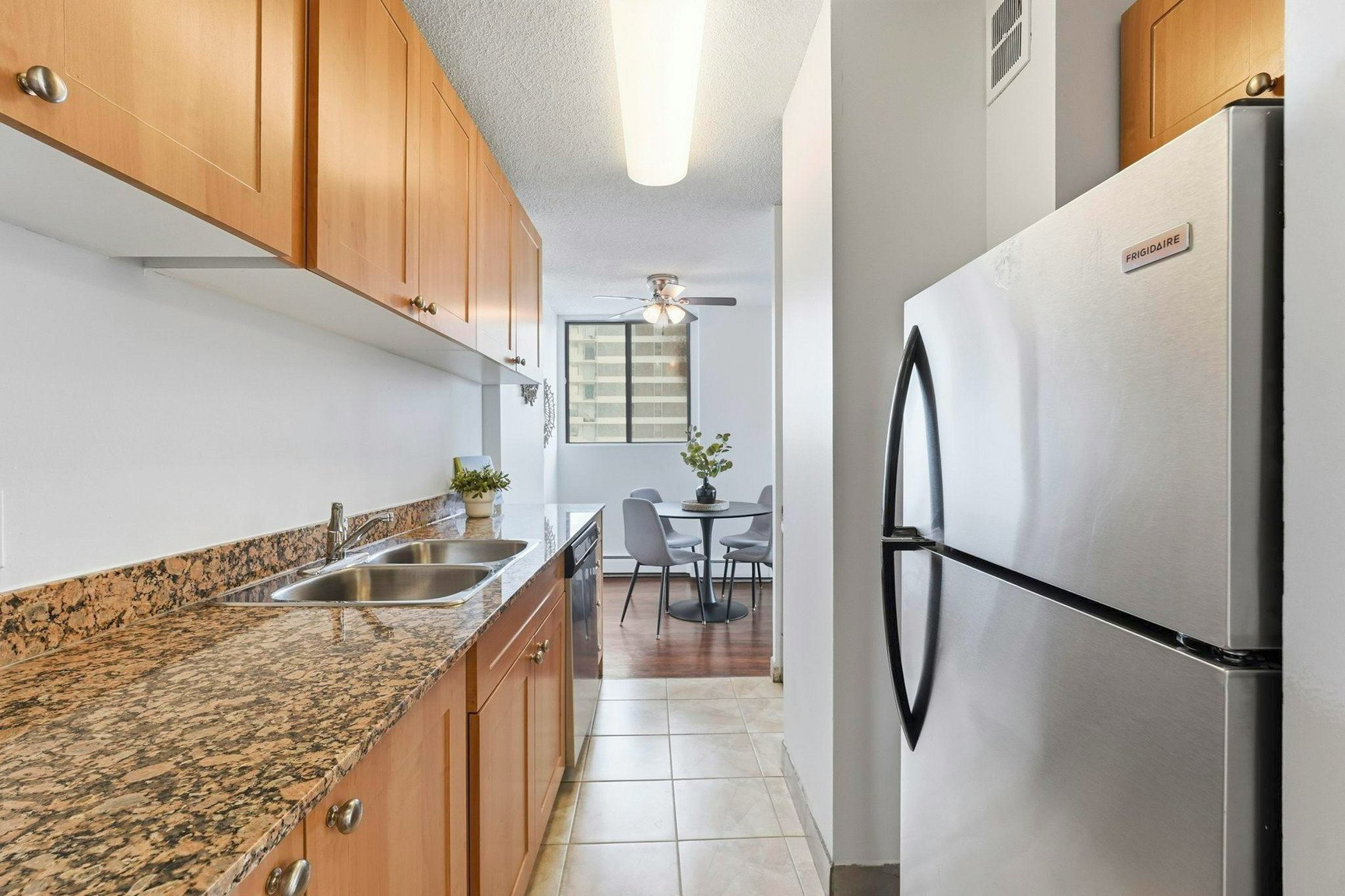 M00E-605 13 Avenue Southwest, Calgary, AB, T2R 0K6 - 9