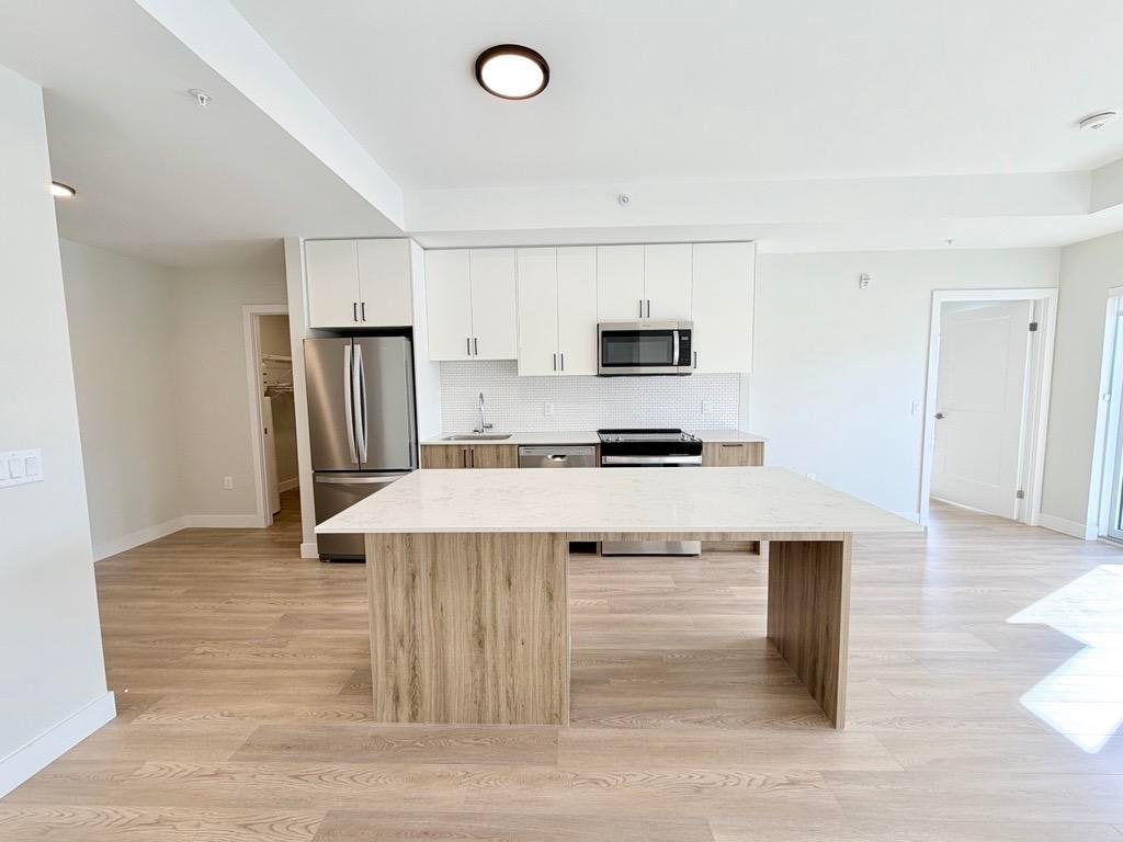 303-7219 Sharon Avenue, Niagara Falls, ON, L2G 7B9 - 2