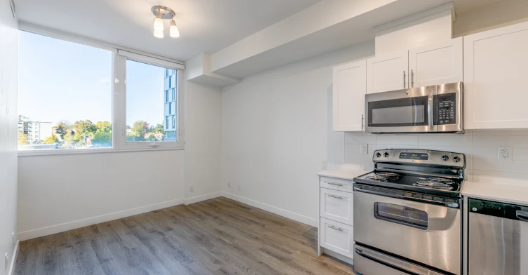 100 Bond Street East, Oshawa, ON, L1G 0B7 - 2