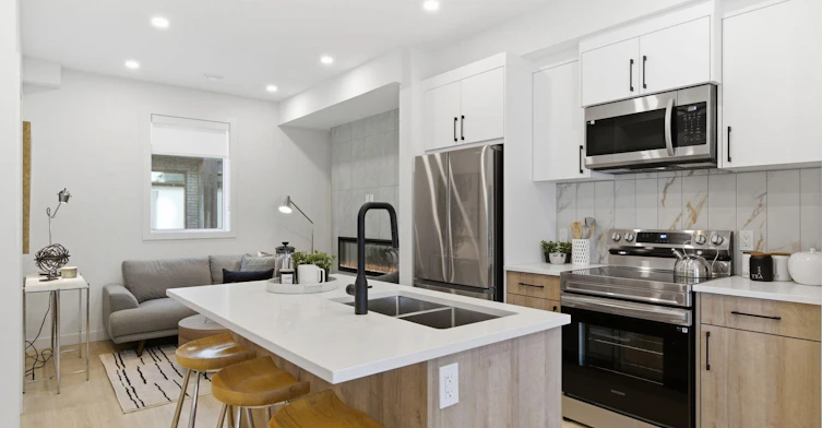 501 30 Avenue Northwest, Calgary, AB, T2M 2N7 - 3