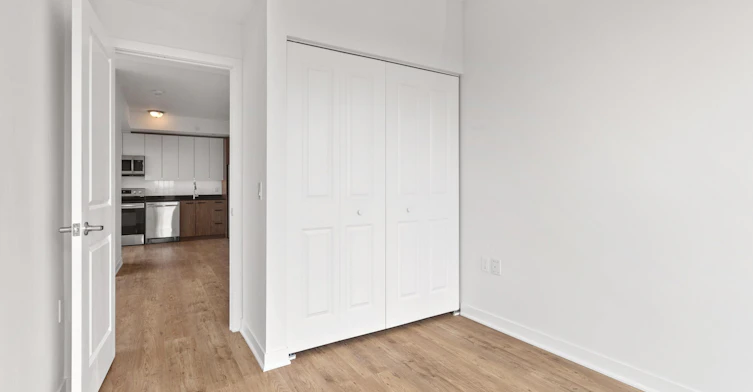 406-192 Bronson, Ottawa, ON, K1R 0E7 - 2