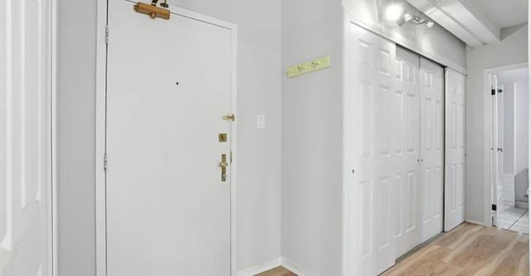 9918 101 Street Northwest, Edmonton, AB, T5K 2L1 - 20