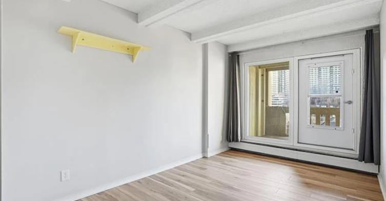 9918 101 Street Northwest, Edmonton, AB, T5K 2L1 - 9