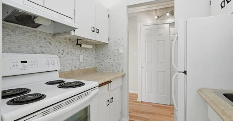 9918 101 Street Northwest, Edmonton, AB, T5K 2L1 - 27