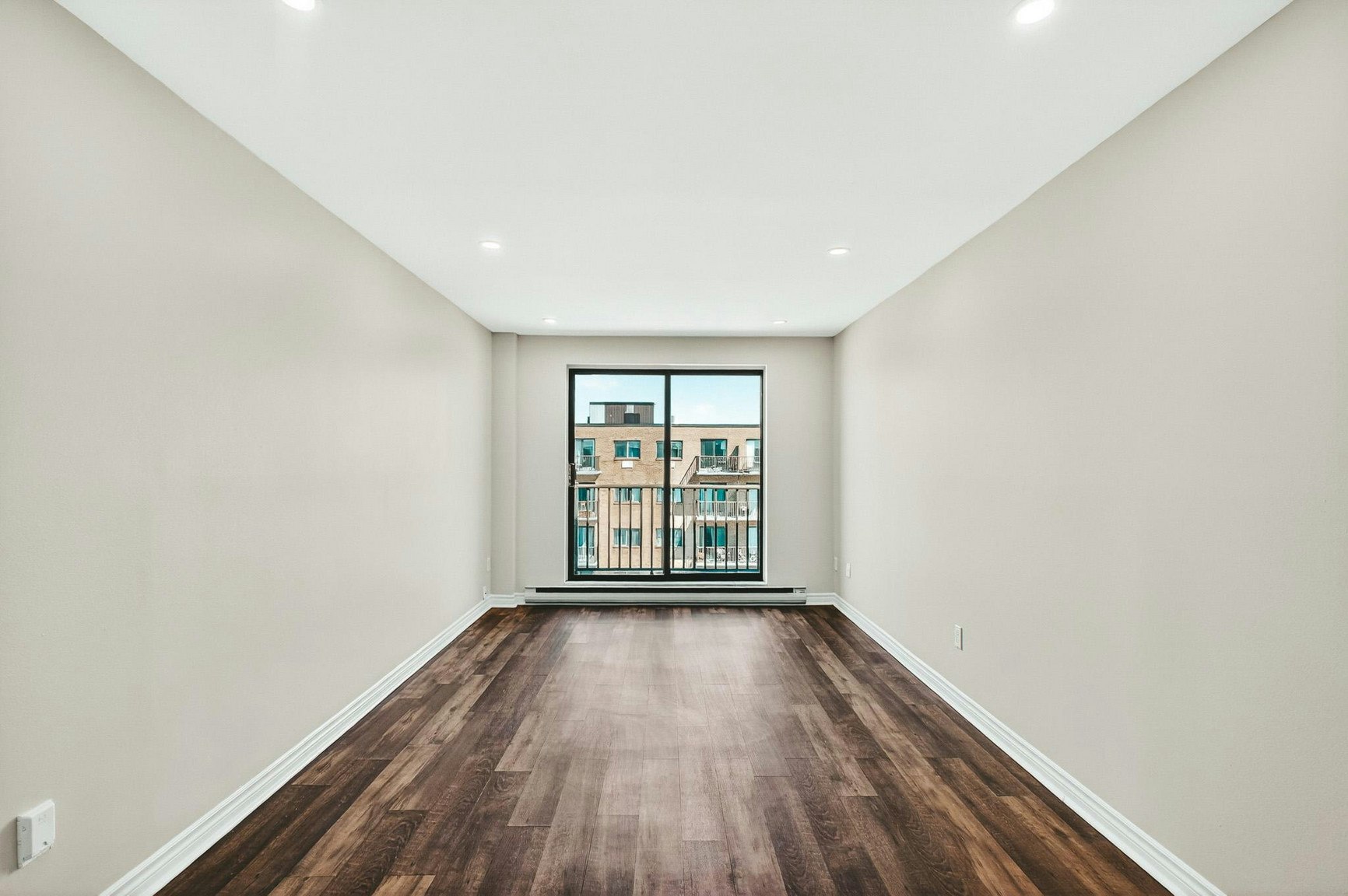 608 - 1111-1111 Mistral Rue, Montréal, QC, H2P 2X6 - 11
