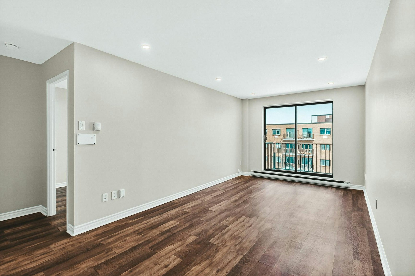 608 - 1111-1111 Mistral Rue, Montréal, QC, H2P 2X6 - 12