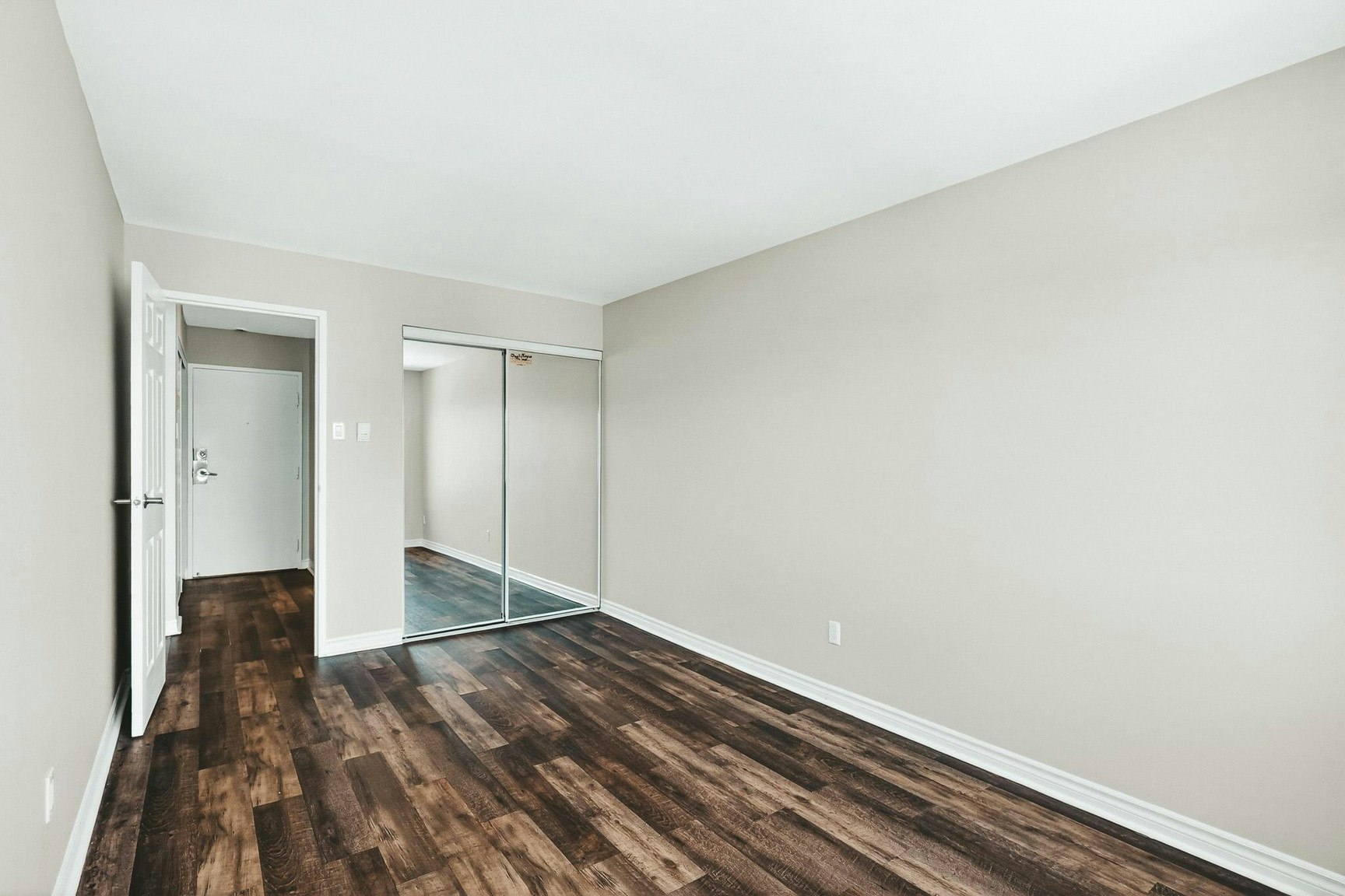 608 - 1111-1111 Mistral Rue, Montréal, QC, H2P 2X6 - 8