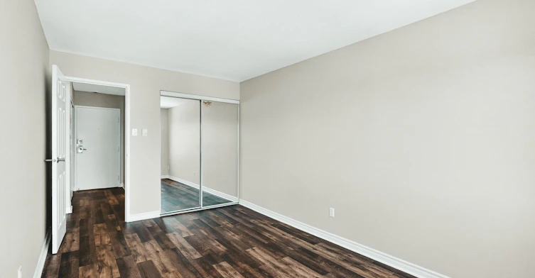 608 - 1111-1111 Mistral Rue, Montréal, QC, H2P 2X6 - 8