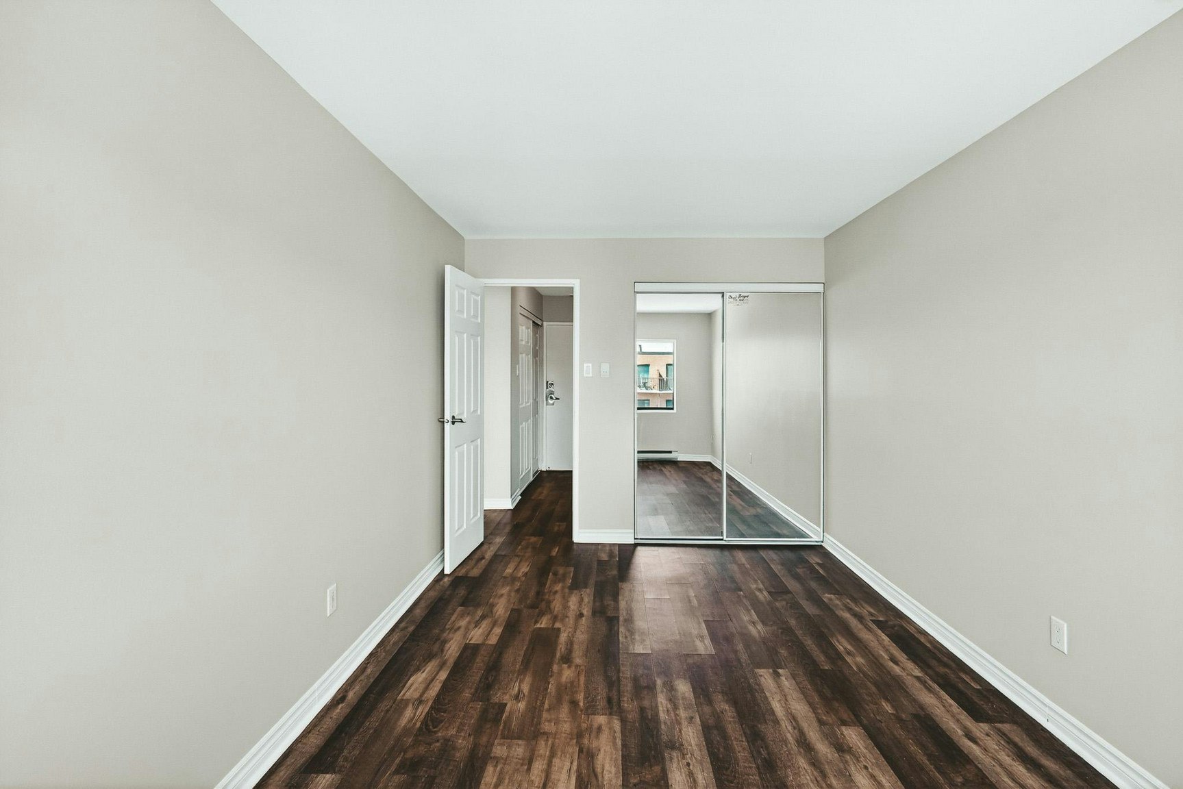 608 - 1111-1111 Mistral Rue, Montréal, QC, H2P 2X6 - 2
