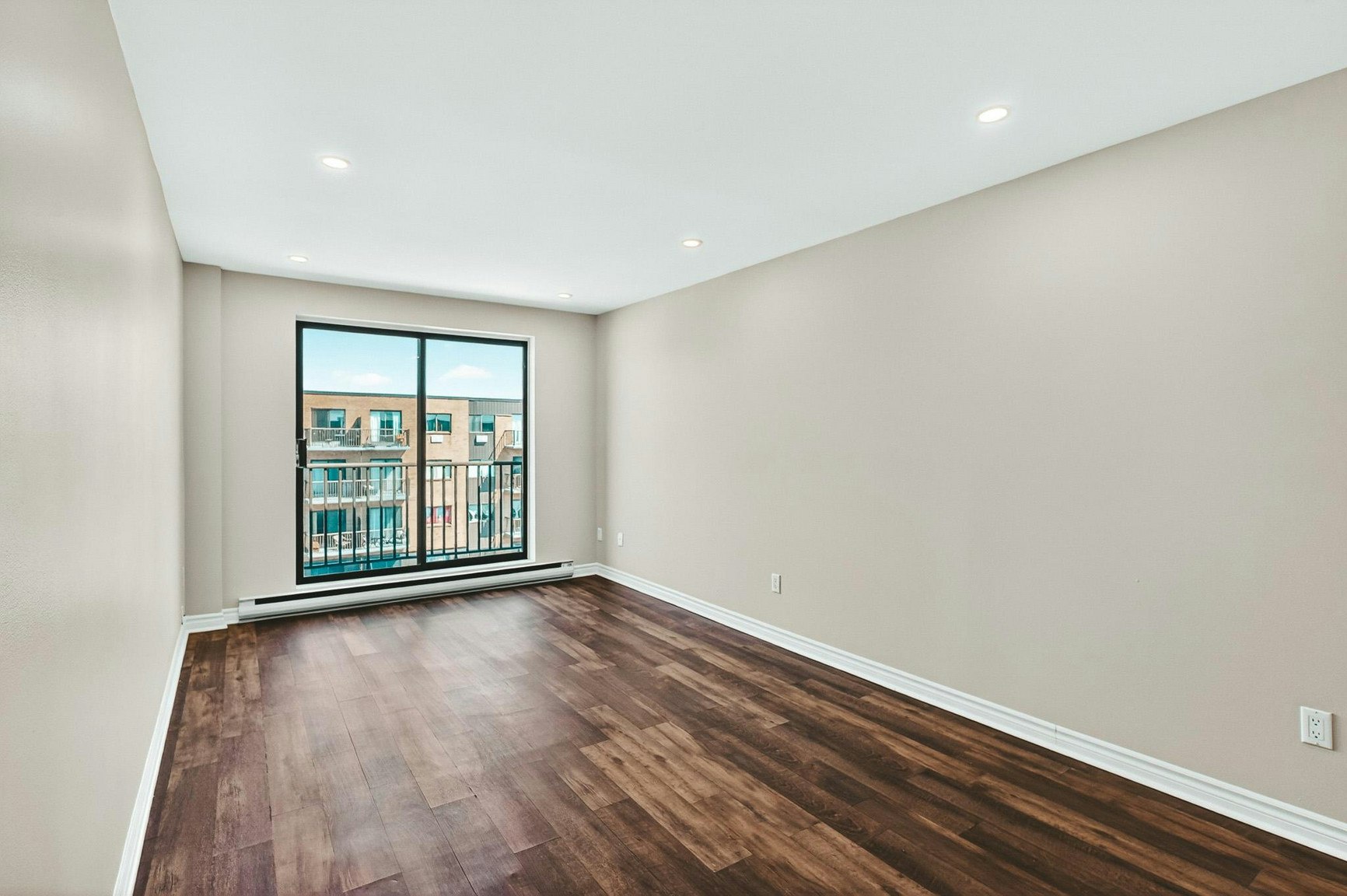 608 - 1111-1111 Mistral Rue, Montréal, QC, H2P 2X6 - 9