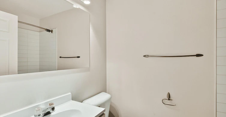 608 - 1111-1111 Mistral Rue, Montréal, QC, H2P 2X6 - 7