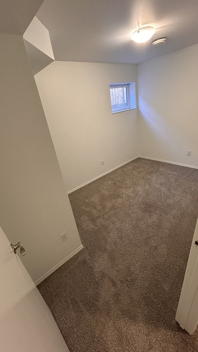 12420 76 Street Northwest, Edmonton, AB, T5B 2E7 - 12