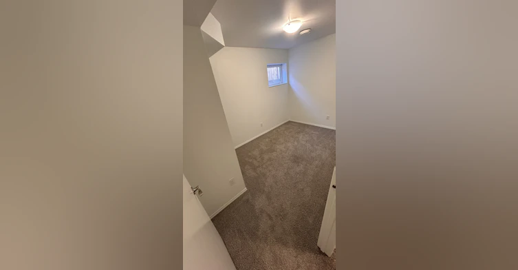 12420 76 Street Northwest, Edmonton, AB, T5B 2E7 - 12