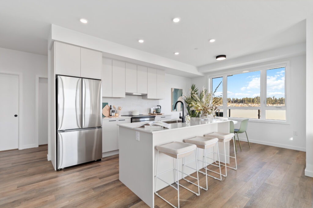 322-325 Royal Common, Colwood, BC, V9C 0L8 - 4