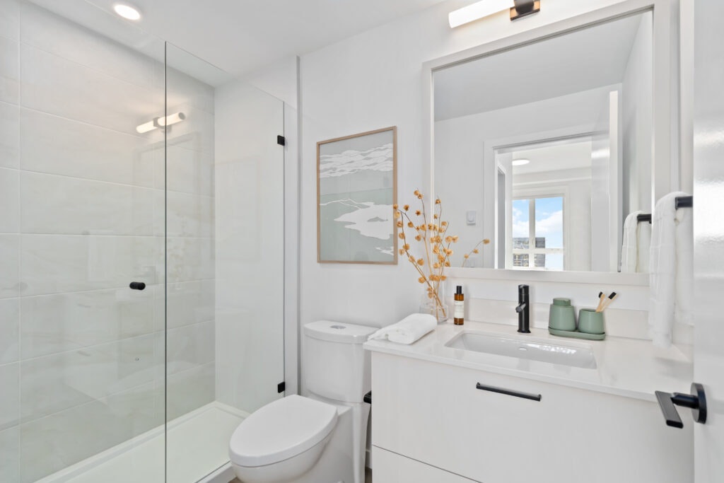 322-325 Royal Common, Colwood, BC, V9C 0L8 - 6
