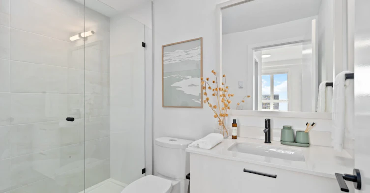 322-325 Royal Common, Colwood, BC, V9C 0L8 - 6
