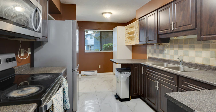 2-9976 149 Street, Surrey, BC, V3R 7W7 - 8
