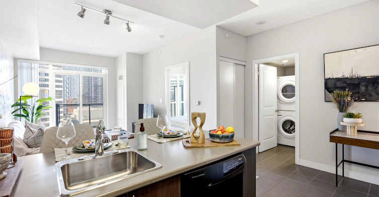 0402-570 Bay Street, Toronto, ON, M5G 0B2 - 6