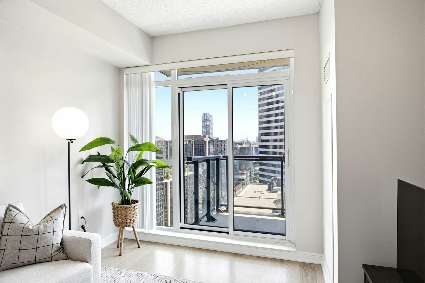 1604-570 Bay Street, Toronto, ON, M5G 0B2 - 5