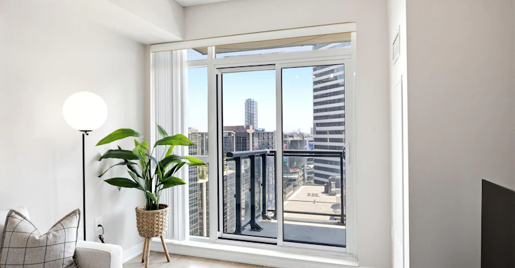 2206-570 Bay Street, Toronto, ON, M5G 0B2 - 5