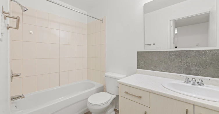 10825 113 Street, Edmonton, AB, T5H 3J1 - 5