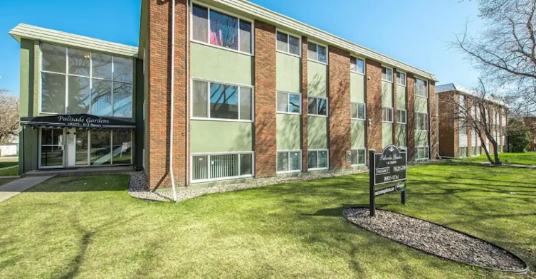 10825 113 Street, Edmonton, AB, T5H 3J1