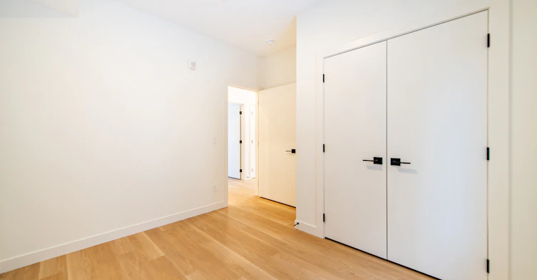 Bowness Peaks 3 Bed 2 Bath Townhome -6420 Bowwood Drive Northwest, Calgary, AB, T3B 2G6 - 21