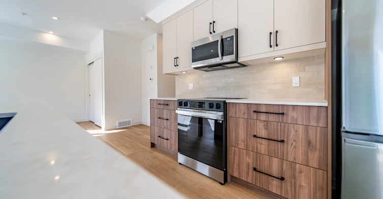 Bowness Peaks 3 Bed 2 Bath Townhome -6420 Bowwood Drive Northwest, Calgary, AB, T3B 2G6 - 9