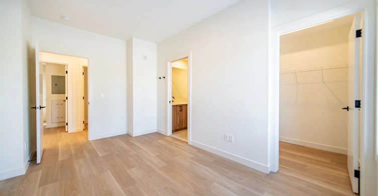 Bowness Peaks 3 Bed 2 Bath Townhome -6420 Bowwood Drive Northwest, Calgary, AB, T3B 2G6 - 13