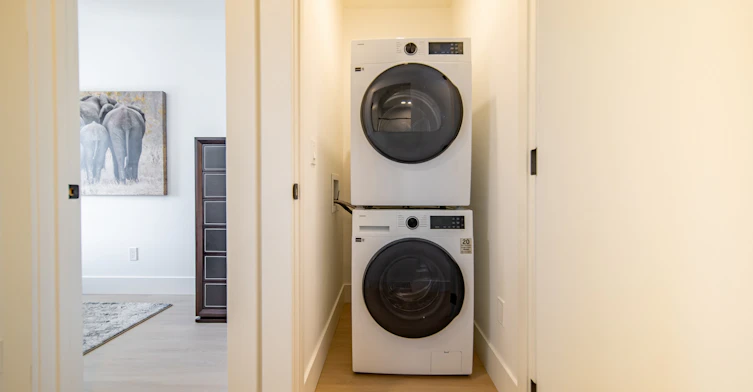 Bowwood Block 2 Bed 2.5 Bath Townhome -6420 Bowwood Drive Northwest, Calgary, AB, T3B 2G6 - 21