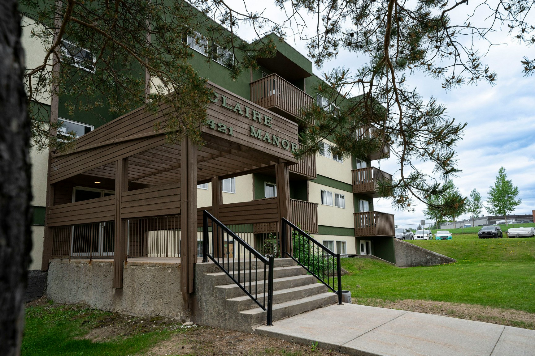 421 Ross Haven Drive, Fort Mcmurray, AB, T9H 3P3 - 2