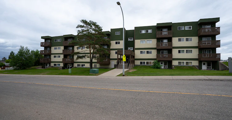421 Ross Haven Drive, Fort Mcmurray, AB, T9H 3P3 - 3