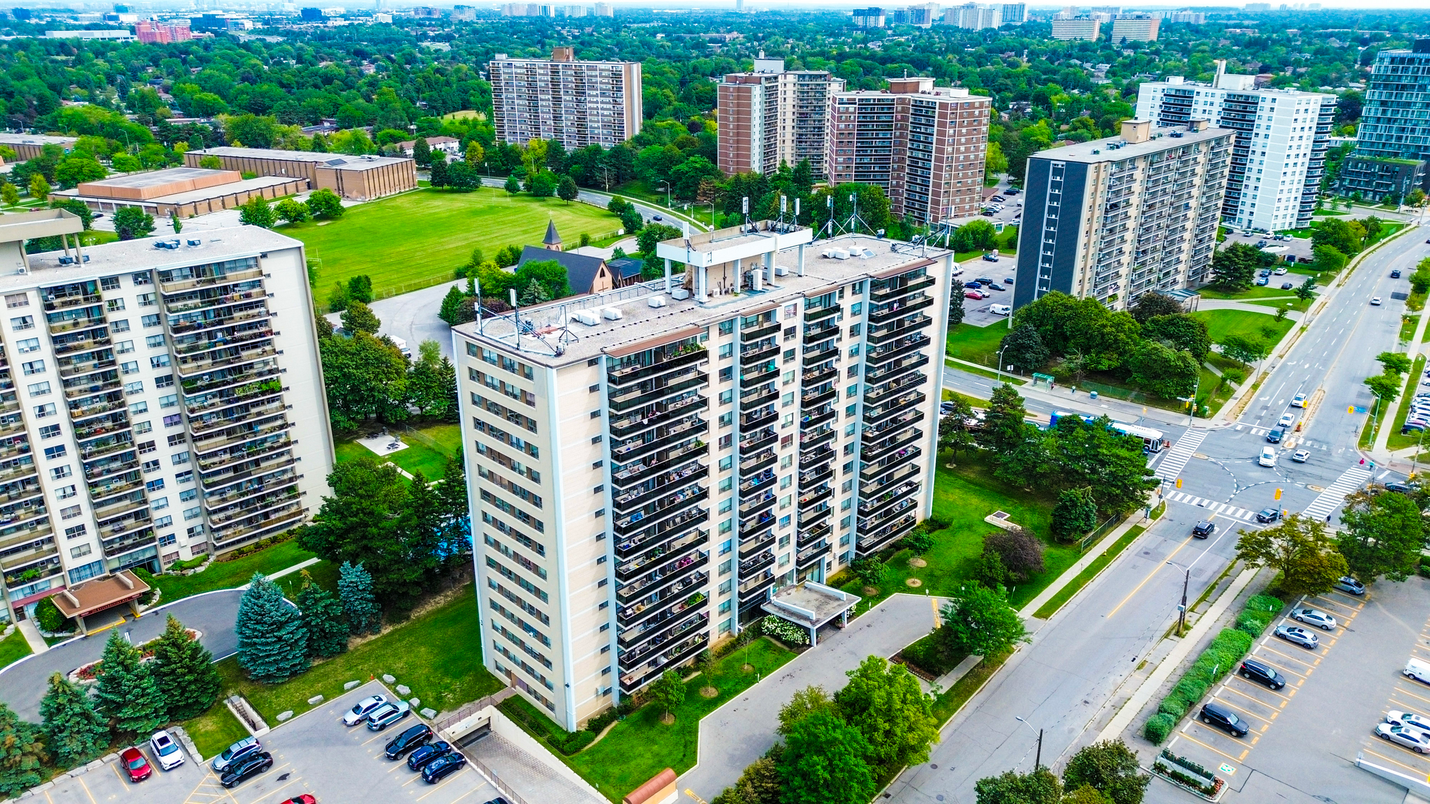 0102-30 Esterbrooke Avenue, Toronto, ON, M2J 2C4 - 3