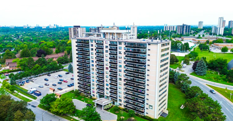 0102-30 Esterbrooke Avenue, Toronto, ON, M2J 2C4 - 2