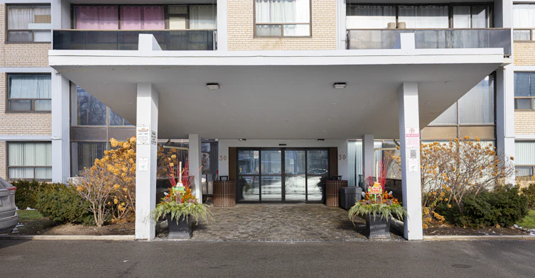 0102-30 Esterbrooke Avenue, Toronto, ON, M2J 2C4 - 3