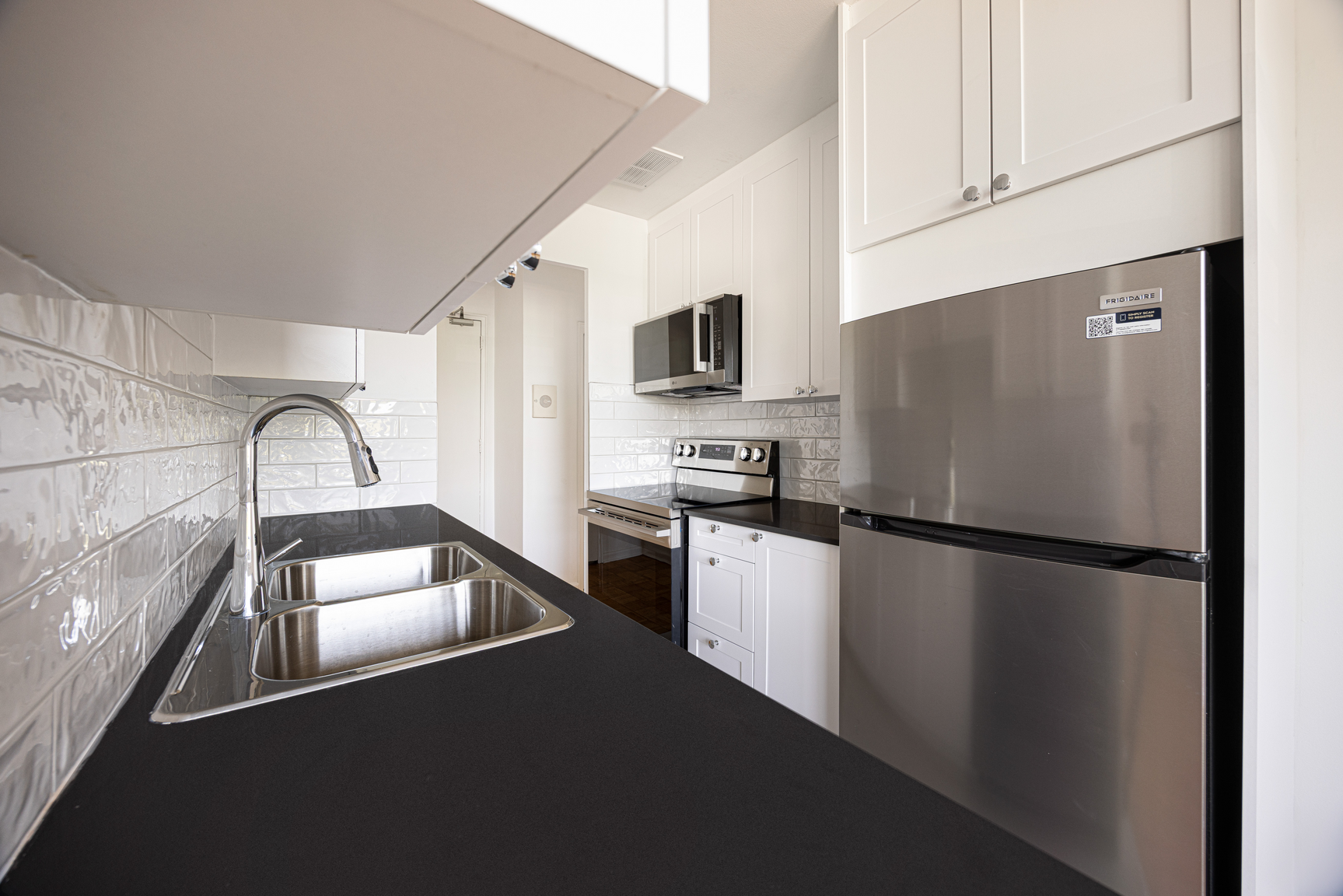 0106-70 Esther Lorrie Drive, Toronto, ON, M9W 4T9 - 4