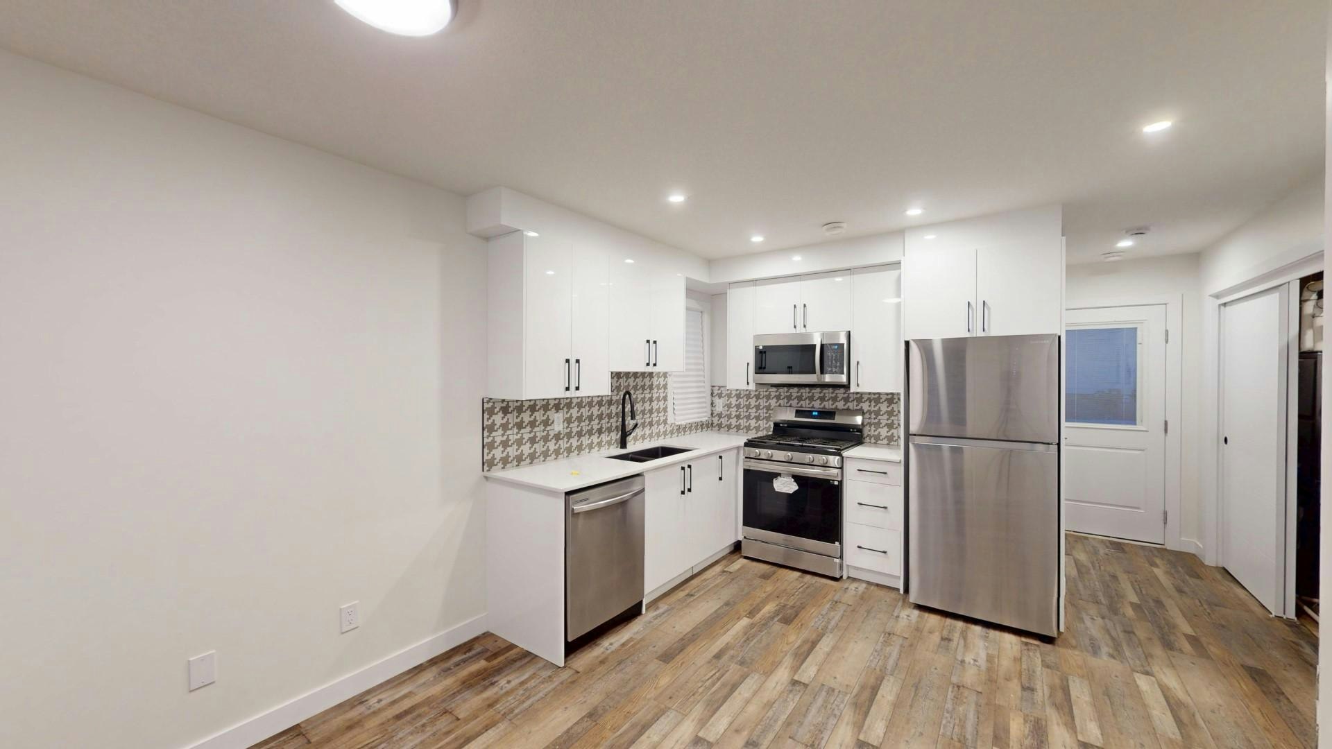 12451 47 Street NW, Edmonton, AB, T5W 5E5 - 2