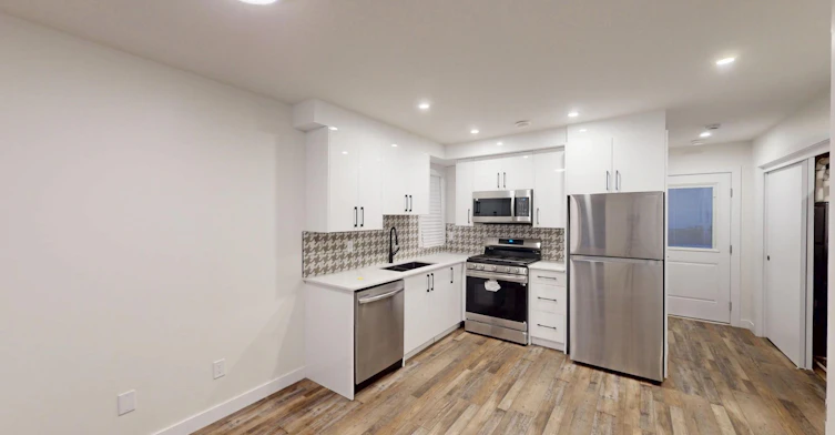 12451 47 Street NW, Edmonton, AB, T5W 5E5 - 2