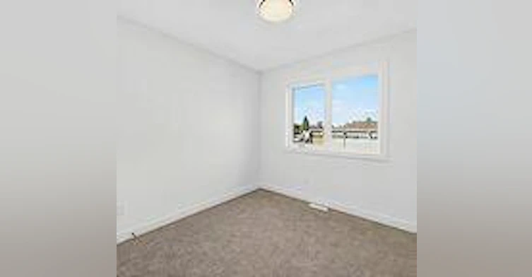 10314 147 Street Northwest, Edmonton, AB, T5N 3C3 - 5