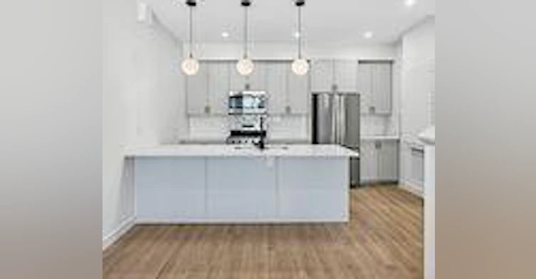 10314 147 Street Northwest, Edmonton, AB, T5N 3C3 - 10