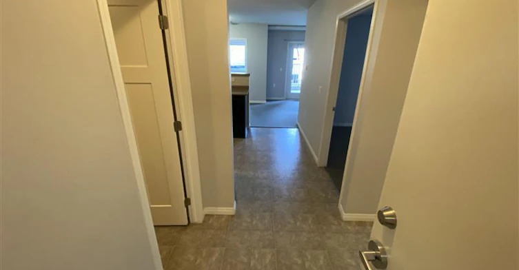11332 95 Street, Edmonton, AB, T5G 0V4 - 5