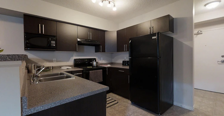 11332 95 Street, Edmonton, AB, T5G 0V4 - 5