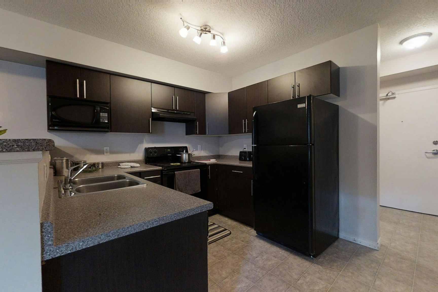 11332 95 Street, Edmonton, AB, T5G 0V4 - 5