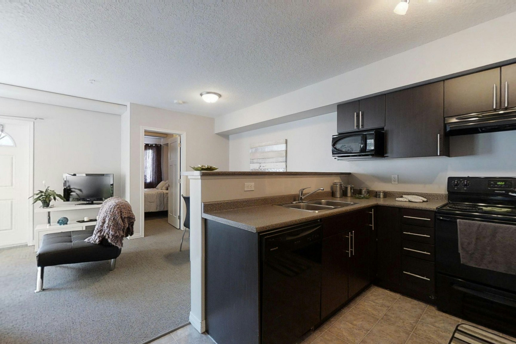 11332 95 Street, Edmonton, AB, T5G 0V4 - 4