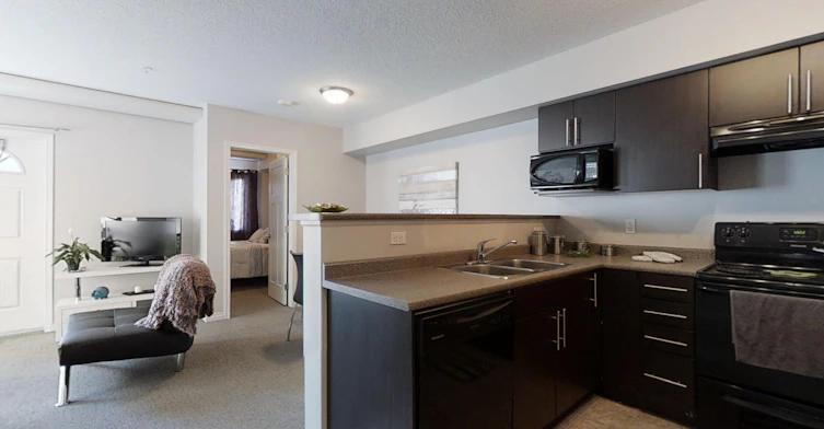 11332 95 Street, Edmonton, AB, T5G 0V4 - 4