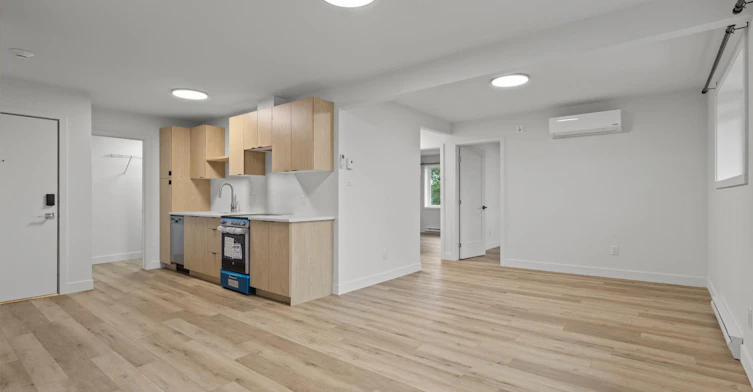 6020 Joseph Renaud Boulevard, Montréal, QC, H1K 0M1 - 2