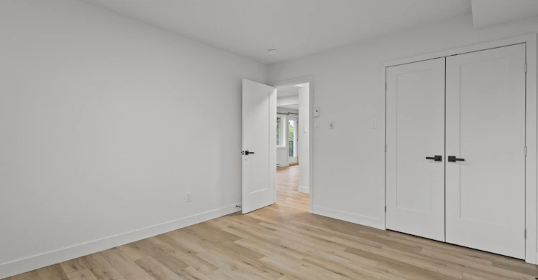 6020 Joseph Renaud Boulevard, Montréal, QC, H1K 0M1 - 8