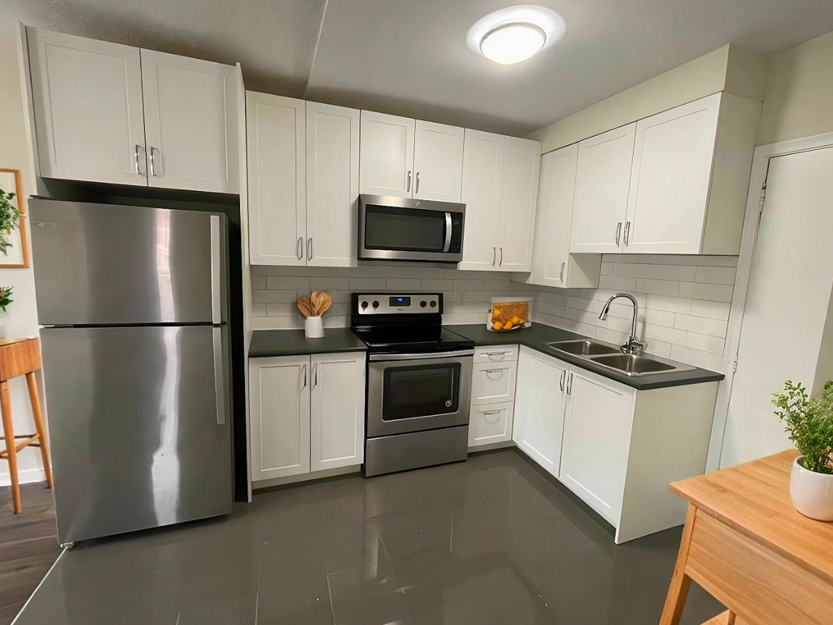 D11-245 Howland Lp, Toronto, ON, M5R 3B7 - 2