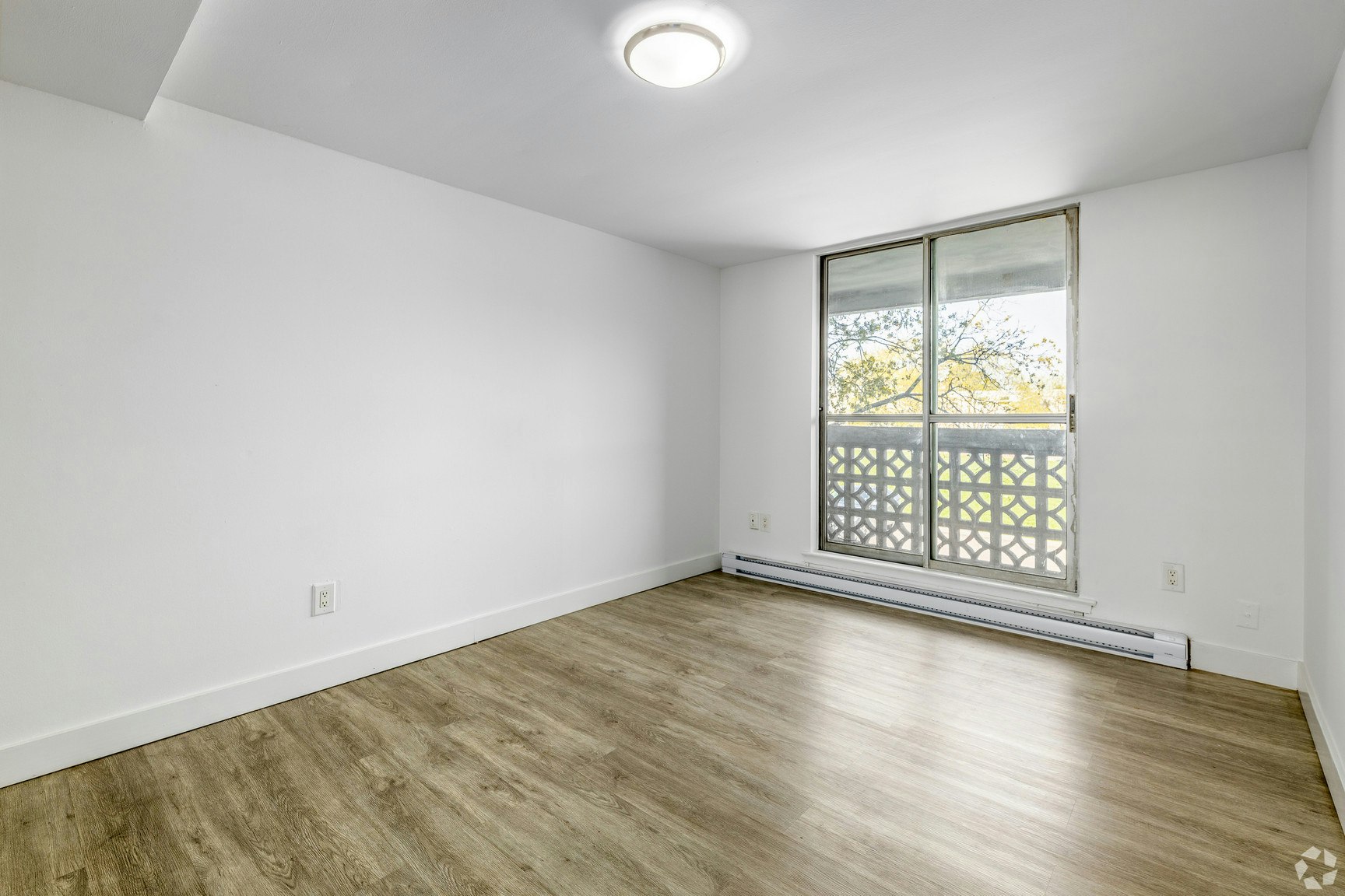 7555 Goreway Lp, Mississauga, ON, L4T 3M9 - 8